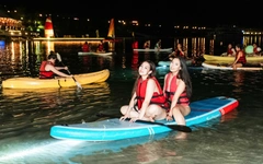 Ngắm hoàng hôn ‘tỉ đô’, trải nghiệm bãi tắm đêm đầu tiên ở Nha Trang