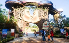 Phú Quốc đưa ra ‘tối hậu thư’ sẽ cưỡng chế vườn hoa The Peak trên núi Điện Tiên