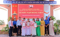 3 nữ sinh Trường THPT Nguyễn Văn Tăng được kết nạp Đảng ở tuổi 18