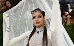 Met Gala 2026: Rihanna giữ chuỗi, Lisa xứng đáng vị trí ban tổ chức