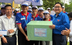 Thành Đoàn TP.HCM đến ‘tiếp sức’ cho các chiến sĩ Tiếp sức mùa thi