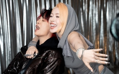 Amber Liu 'đạp gió' đến Việt Nam chúc mừng Chi Pu ra mắt album EXs
