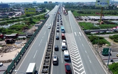 Cao tốc TP.HCM - Long Thành - Dầu Giây ùn tắc kéo dài 10 cây số