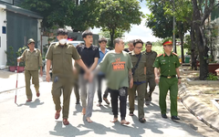 Công an TP.HCM giữ khẩn cấp 4 người mang hung khí gây rối trước nhà dân