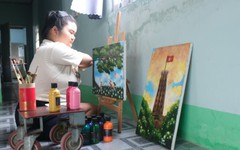 Cô bé từng viết chữ bằng cánh tay cụt nay ấp ủ trở thành họa sĩ