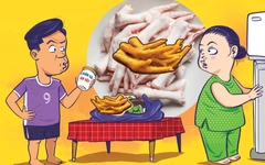 Sao bà mua chân gà không hạn sử dụng này?