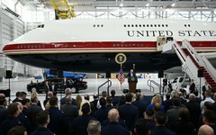 Ông Trump ra mắt chuyên cơ 'Nhà Trắng trên không' do Qatar tặng