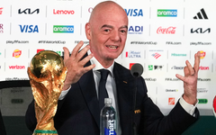 Chủ tịch FIFA gây tranh luận vì… bay quá nhiều ở World Cup 2026