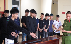 Bắt nhóm thanh niên cầm dao rựa hỗn chiến khiến 2 người nhập viện cấp cứu