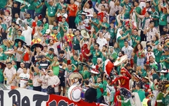 CĐV kỳ thị đồng tính, chủ nhà World Cup hứng chịu hậu quả