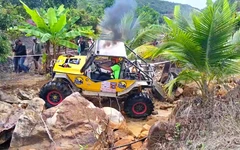 Xem xe địa hình vượt dốc, băng qua suối đá ở Nha Trang