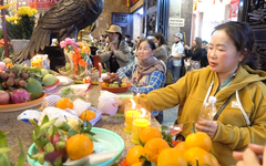Miếu Bà Chúa Xứ núi Sam đông nghịt người trước ngày chính lễ