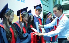 Học sinh Trường THPT Võ Văn Kiệt nhận 'hộ chiếu vào đời', tự tin bước vào hành trình mới