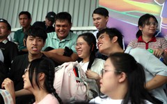 Khi người khiếm thị đến sân 'nghe' bóng đá