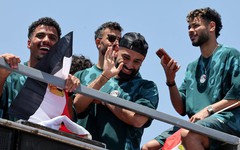 Tỉ phú UAE tặng 59 ô tô Mitsubishi cho tuyển Ai Cập sau World Cup