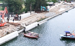 Hối hả thi công tuyến kè bảo vệ khu dân cư bên bờ sông Thu Bồn 