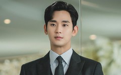 Kim Soo Hyun trở lại