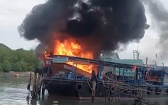 Cháy tàu cá đang neo đậu tại cảng ở xã Cần Giờ, nghi do nổ bình gas