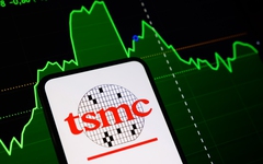 'Ông lớn' sản xuất chất bán dẫn TSMC lãi kỷ lục, nâng đầu tư tại Mỹ lên 265 tỉ USD