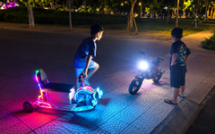Giao xe điện phóng tới 30-40km/h cho trẻ em chạy, quá nguy hiểm