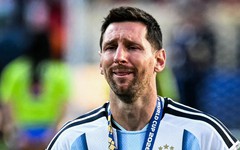 Phi công Tây Ban Nha 'chơi khăm', cổ động viên Argentina tưởng đội nhà vô địch World Cup
