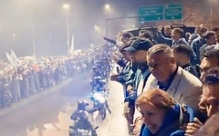 Biển người đội mưa lạnh đón tuyển Argentina trở về sau trận chung kết World Cup 2026