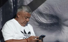 FBI tịch thu điện thoại của Chủ tịch Liên đoàn Bóng đá Argentina ngay tại sân bay