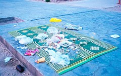 Ăn nhậu bê bối bên bờ biển Cửa Lò