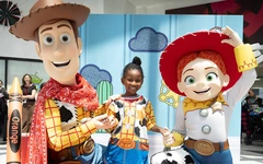 Toy Story 5 mang phép màu đến hơn 400 bệnh viện nhi