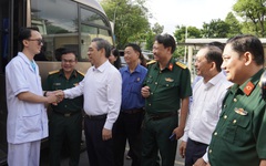 Đoàn y bác sĩ Bệnh viện Quân y 7A về vùng căn cứ cách mạng chăm sóc sức khỏe người dân