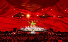 Vingroup tặng 50% giá vé show Đất nước thiên hùng ca
