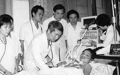 Cây đại thụ ngành hồi sức cấp cứu Vũ Văn Đính - vị bác sĩ 'nuôi rắn cứu người' qua đời