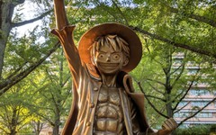 Tượng Luffy trong One Piece vẫn hiên ngang sau trận động đất rung chuyển Nhật Bản