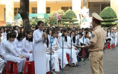 Teen THPT An Lạc nhận quà “khủng” trong hành trình "Cùng bạn đến trường an toàn"