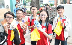 Cùng chiến sĩ Hoa phượng đỏ tham quan tòa soạn báo Mực Tím