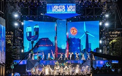 Hàng vạn người mừng năm mới trên phố đi bộ Nguyễn Huệ cùng Lễ hội ánh sáng Countdown Lights 2020