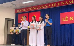 Trường THPT Mạc Đĩnh Chi kết nạp Đảng cho 2 học sinh