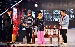 Kiều Oanh “xoay” đàn em như chong chóng tại Gala Nghệ Thuật Cười Xuyên Việt