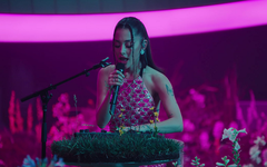 Định nghĩa live-stage mới từ Ariana Grande