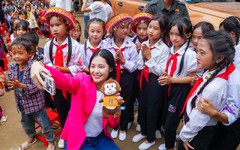 Hoa hậu Nông Thuý Hằng và Á Hậu Hoa Đan lên núi mở “Thư viện ước mơ”
