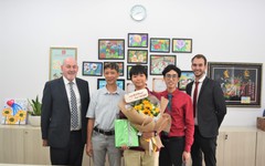 Teen lớp 10 đạt điểm cao nhất thế giới môn Toán kì thi Cambridge