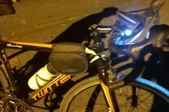 Những chuyến xe đạp rộn ràng tiếng nhạc, từ ca cổ đến nhạc trẻ, vui hay phiền?