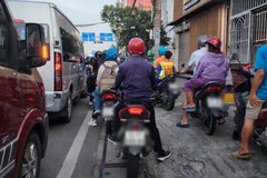 Bị cái ống pô xe phụt thẳng hơi nóng vào mặt, cảm giác của bạn ra sao?