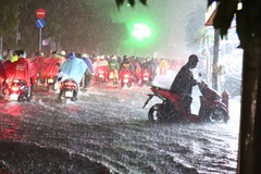 'Đánh vật' với ngập nước, kẹt xe, tôi càng yêu metro