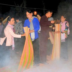 Chợ chiếu ma ở miền Tây 