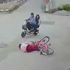 Góc nhìn pháp lý vụ nữ sinh cứu bà lão ngã xe, bị đòi bồi thường hàng trăm triệu