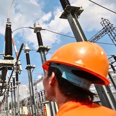 EVN hết lỗ lũy kế, lãi hơn 12.000 tỉ đồng trong 8 tháng: Sắp tới giá điện ra sao?