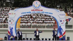 Nhóm MTV và Phạm Anh Khoa tiếp lửa lễ bế mạc giải bóng đá công nhân