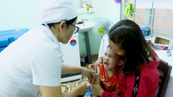Quảng Ngãi triển khai tiêm vaccine sởi bổ sung cho trẻ em