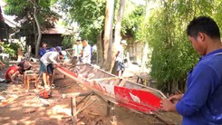 Thi nhau đóng thuyền đua mùa lễ hội